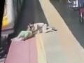 Watch Video! RPF constable saves life of woman who slipped while boarding a running train at Sandhurst station - Hindi News | Watch Video! RPF constable saves life of woman who slipped while boarding a running train at Sandhurst station | Latest maharashtra News at Lokmattimes.com