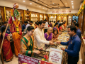 Gold Price on Gudi Padwa 2026: Rates Drop Over Rs 3000, Mumbai Buyers Rejoice — Check City-Wise Gold and Silver Prices for March 19 - Hindi News | Gold Price on Gudi Padwa 2026: Rates Drop Over Rs 3000, Mumbai Buyers Rejoice — Check City-Wise Gold and Silver Prices for March 19 | Latest national News at Lokmattimes.com