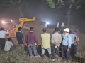 Gujarat Accident: Nitrogen Tanker Overturns and Falls Into Pit on Ahmedabad-Vadodara Expressway (Watch Video) - Hindi News | Gujarat Accident: Nitrogen Tanker Overturns and Falls Into Pit on Ahmedabad-Vadodara Expressway (Watch Video) | Latest national News at Lokmattimes.com