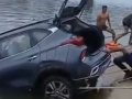 Gujarat Accident: Car Falls into Canal in Gandhinagar; Two Bodies Recovered, Search On for Three Missing (Watch Video) - Hindi News | Gujarat Accident: Car Falls into Canal in Gandhinagar; Two Bodies Recovered, Search On for Three Missing (Watch Video) | Latest national News at Lokmattimes.com