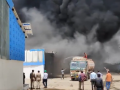 Gujarat Fire: Massive Blaze at Kutch Electronic Gadgets Factory, No Casualties Reported (Watch Video) - Hindi News | Gujarat Fire: Massive Blaze at Kutch Electronic Gadgets Factory, No Casualties Reported (Watch Video) | Latest national News at Lokmattimes.com