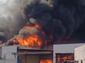 Gujarat: Massive Fire Breaks Out at Textile Factory in Kandla SEZ (Watch Video) - Hindi News | Gujarat: Massive Fire Breaks Out at Textile Factory in Kandla SEZ (Watch Video) | Latest national News at Lokmattimes.com