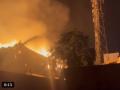 Gurugram Fire: Massive Blaze Erupts at Ware House in Saraswati Enclave (Watch Video) - Hindi News | Gurugram Fire: Massive Blaze Erupts at Ware House in Saraswati Enclave (Watch Video) | Latest national News at Lokmattimes.com