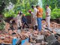 Delhi Wall Collapse: One Dead, Two Injured After Dargah Wall Falls in Nabi Karim Area (Watch Video) - Hindi News | Delhi Wall Collapse: One Dead, Two Injured After Dargah Wall Falls in Nabi Karim Area (Watch Video) | Latest national News at Lokmattimes.com