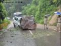 Haldwani: 2 Medical Officers Injured After Boulder Falls on Car Bonnet on Haridwar–Nainital Route (Watch) - Hindi News | Haldwani: 2 Medical Officers Injured After Boulder Falls on Car Bonnet on Haridwar–Nainital Route (Watch) | Latest national News at Lokmattimes.com