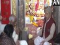 Haryana: Governor Bandaru Dattatreya Offers Prayers at Mansa Devi Temple on First Day of Year - Hindi News | Haryana: Governor Bandaru Dattatreya Offers Prayers at Mansa Devi Temple on First Day of Year | Latest national News at Lokmattimes.com