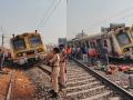 3 coaches of Mumbai local train derail on CR's trans-harbour line - Hindi News | 3 coaches of Mumbai local train derail on CR's trans-harbour line | Latest maharashtra News at Lokmattimes.com