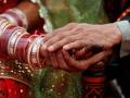 Wife brutally thrashes husband at his fifth wedding with a 13-year old girl - Hindi News | Wife brutally thrashes husband at his fifth wedding with a 13-year old girl | Latest international News at Lokmattimes.com