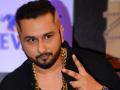 "Attempt to tarnish my image": Honey Singh refutes allegations of kidnapping and assaulting event organiser - Hindi News | "Attempt to tarnish my image": Honey Singh refutes allegations of kidnapping and assaulting event organiser | Latest entertainment News at Lokmattimes.com