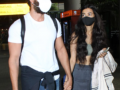Watch! Hrithik Roshan and his rumored girlfriend Saba Azad walk hand-in-hand at Mumbai airport - Hindi News | Watch! Hrithik Roshan and his rumored girlfriend Saba Azad walk hand-in-hand at Mumbai airport | Latest entertainment News at Lokmattimes.com