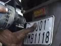 HSRP Number Plate Installation Dispute Erupts in Ichalkaranji, Vehicle Owners, Centers Clash Over Extra Costs - Hindi News | HSRP Number Plate Installation Dispute Erupts in Ichalkaranji, Vehicle Owners, Centers Clash Over Extra Costs | Latest maharashtra News at Lokmattimes.com