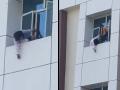 Hyderabad: BTech Female Student Attempts Suicide by Jumping from Building, Rescued; Dramatic Video Surfaces - Hindi News | Hyderabad: BTech Female Student Attempts Suicide by Jumping from Building, Rescued; Dramatic Video Surfaces | Latest national News at Lokmattimes.com