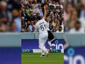 Ashes 2023: Pitch invader temporarily halts play at Lord's, Bairstow carries him off the field - Hindi News | Ashes 2023: Pitch invader temporarily halts play at Lord's, Bairstow carries him off the field | Latest cricket News at Lokmattimes.com