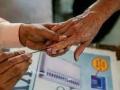 EC asks Karnataka poll machinery to remain vigilant against attempts to influence voters - Hindi News | EC asks Karnataka poll machinery to remain vigilant against attempts to influence voters | Latest national News at Lokmattimes.com