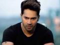 Varun Dhawan attends his driver Manoj Sahu's funeral in Mumbai - Hindi News | Varun Dhawan attends his driver Manoj Sahu's funeral in Mumbai | Latest entertainment News at Lokmattimes.com
