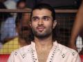 Vijay Deverakonda to return Rs 6 crore from his salary to producers after Liger debacle - Hindi News | Vijay Deverakonda to return Rs 6 crore from his salary to producers after Liger debacle | Latest entertainment News at Lokmattimes.com
