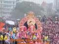Mumbai: High Tide Delays Lalbaugcha Raja Immersion Procession at Girgaon Chowpatty - Hindi News | Mumbai: High Tide Delays Lalbaugcha Raja Immersion Procession at Girgaon Chowpatty | Latest mumbai News at Lokmattimes.com