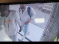 Mumbai Robbery Video: Jewellery Shop Robbed at Gunpoint in Ghatkopar, Owner Seriously Injured; CCTV Footage Surfaces - Hindi News | Mumbai Robbery Video: Jewellery Shop Robbed at Gunpoint in Ghatkopar, Owner Seriously Injured; CCTV Footage Surfaces | Latest mumbai News at Lokmattimes.com
