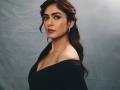 Mrunal Thakur Reveals What Made Her Say ‘Yes’ to Dacoit, Says “This Love Story is Made For Me” - Hindi News | Mrunal Thakur Reveals What Made Her Say ‘Yes’ to Dacoit, Says “This Love Story is Made For Me” | Latest entertainment News at Lokmattimes.com