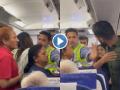 IndiGo Airlines Passengers Fight Over Luggage Space; Crew Manages Situation (Watch Video) - Hindi News | IndiGo Airlines Passengers Fight Over Luggage Space; Crew Manages Situation (Watch Video) | Latest social-viral News at Lokmattimes.com