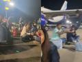 DGCA and BCAS Slam Hefty Fines on IndiGo and Mumbai Airport After Flyers Seen Dining on Tarmac - Hindi News | DGCA and BCAS Slam Hefty Fines on IndiGo and Mumbai Airport After Flyers Seen Dining on Tarmac | Latest national News at Lokmattimes.com
