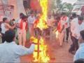 Maratha quota: Activists attempt self-immolation by setting pandal on fire in Aurangabad - Hindi News | Maratha quota: Activists attempt self-immolation by setting pandal on fire in Aurangabad | Latest maharashtra News at Lokmattimes.com