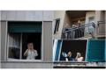 Watch Video! Italians applaud doctors from balconies amid lockdown - Hindi News | Watch Video! Italians applaud doctors from balconies amid lockdown | Latest international News at Lokmattimes.com