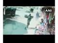 Watch Video! Terrorists shoot cops in Srinagar, 2 officials martyred - Hindi News | Watch Video! Terrorists shoot cops in Srinagar, 2 officials martyred | Latest national News at Lokmattimes.com