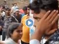 Jharkhand: Woman Caught Chain Snatcher Red-Handed, Slaps Him with Slippers (Watch Video) - Hindi News | Jharkhand: Woman Caught Chain Snatcher Red-Handed, Slaps Him with Slippers (Watch Video) | Latest social-viral News at Lokmattimes.com