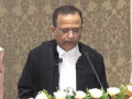 Justice Alok Aradhe Takes Oath as Chief Justice of Bombay High Court at Raj Bhavan (Watch Video) - Hindi News | Justice Alok Aradhe Takes Oath as Chief Justice of Bombay High Court at Raj Bhavan (Watch Video) | Latest mumbai News at Lokmattimes.com