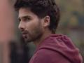 Shahid Kapoor recreates the scene from 'Kabir Singh' goes viral - Hindi News | Shahid Kapoor recreates the scene from 'Kabir Singh' goes viral | Latest entertainment News at Lokmattimes.com