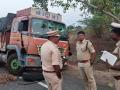 Kalaburagi Accident: 5 Killed, 10 Injured After Bus Rams Into Parked Truck Near Nelogi Cross in Karnataka - Hindi News | Kalaburagi Accident: 5 Killed, 10 Injured After Bus Rams Into Parked Truck Near Nelogi Cross in Karnataka | Latest national News at Lokmattimes.com