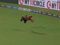 Kamindu Mendis Takes Stunning Catch To Dismiss Dewald Brevis in CSK vs SRH Clash IPL 2025 Match (Watch Video) - Hindi News | Kamindu Mendis Takes Stunning Catch To Dismiss Dewald Brevis in CSK vs SRH Clash IPL 2025 Match (Watch Video) | Latest cricket News at Lokmattimes.com