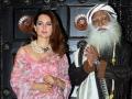 Sadhguru Jaggi Vasudev Health: Kangana Ranaut 'Completely Broken' After Spiritual Guru's Brain Surgery - Hindi News | Sadhguru Jaggi Vasudev Health: Kangana Ranaut 'Completely Broken' After Spiritual Guru's Brain Surgery | Latest national News at Lokmattimes.com