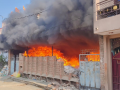 Kanpur: Massive Fire Erupts in Damodar Nagar Plastic Factory, Short Circuit Suspected as Cause of Blaze - Hindi News | Kanpur: Massive Fire Erupts in Damodar Nagar Plastic Factory, Short Circuit Suspected as Cause of Blaze | Latest national News at Lokmattimes.com