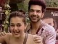 Watch! Karan Kundra gets angry on paparazzi for entering his girlfriend Tejasswi Prakash's house - Hindi News | Watch! Karan Kundra gets angry on paparazzi for entering his girlfriend Tejasswi Prakash's house | Latest entertainment News at Lokmattimes.com