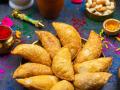 Diwali Karanji Hack: Make 10 Perfect Karanjis at Once with This Tip - Hindi News | Diwali Karanji Hack: Make 10 Perfect Karanjis at Once with This Tip | Latest lifestyle News at Lokmattimes.com