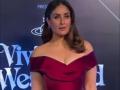 Kareena Kapoor Stuns in Red at Vivienne Westwood’s Mumbai Show (Watch Video) - Hindi News | Kareena Kapoor Stuns in Red at Vivienne Westwood’s Mumbai Show (Watch Video) | Latest entertainment News at Lokmattimes.com