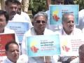 Karnataka: CM Siddaramaiah, Stage Protest Against Injustice by Centre Over Drought Relief (Watch Video) - Hindi News | Karnataka: CM Siddaramaiah, Stage Protest Against Injustice by Centre Over Drought Relief (Watch Video) | Latest national News at Lokmattimes.com