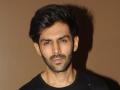 Kartik Aaryan opts out of Shah Rukh Khan's production over creative issues - Hindi News | Kartik Aaryan opts out of Shah Rukh Khan's production over creative issues | Latest entertainment News at Lokmattimes.com