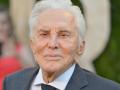 Hollywood veteran Kirk Douglas dies at 103 - Hindi News | Hollywood veteran Kirk Douglas dies at 103 | Latest entertainment News at Lokmattimes.com