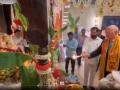 World Economic Forum Founder Klaus Schwab Performs Ganesh Aarti With Maharashtra CM Eknath Shinde at Varsha Bungalow in Mumbai (Watch Video) - Hindi News | World Economic Forum Founder Klaus Schwab Performs Ganesh Aarti With Maharashtra CM Eknath Shinde at Varsha Bungalow in Mumbai (Watch Video) | Latest mumbai News at Lokmattimes.com