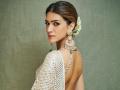 Kriti Sanon fan says she ruined his life, after the song 'Param Sundari' release of the film Mimi - Hindi News | Kriti Sanon fan says she ruined his life, after the song 'Param Sundari' release of the film Mimi | Latest entertainment News at Lokmattimes.com