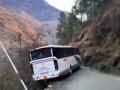 Kullu: Tourist Bus Skids Near Channi Khod, Avoids Plunge into Parvati River - Hindi News | Kullu: Tourist Bus Skids Near Channi Khod, Avoids Plunge into Parvati River | Latest national News at Lokmattimes.com