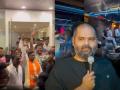 Mumbai: Shiv Sena Workers Vandalise Habitat Comedy Club in Khar Over Kunal Kamra’s Remarks on Eknath Shinde (Watch Video) - Hindi News | Mumbai: Shiv Sena Workers Vandalise Habitat Comedy Club in Khar Over Kunal Kamra’s Remarks on Eknath Shinde (Watch Video) | Latest mumbai News at Lokmattimes.com