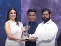 Kiara Advani wins Lokmat Maharashtrian of the Year Awards, actress gets felicitated by CM Eknath Shinde - Hindi News | Kiara Advani wins Lokmat Maharashtrian of the Year Awards, actress gets felicitated by CM Eknath Shinde | Latest entertainment News at Lokmattimes.com