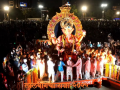 Lalbaugcha Raja Visarjan 2025: Mumbai’s Iconic Ganesh Idol Immersed at Girgaon Chowpatty After 33-Hour (Watch Video) - Hindi News | Lalbaugcha Raja Visarjan 2025: Mumbai’s Iconic Ganesh Idol Immersed at Girgaon Chowpatty After 33-Hour (Watch Video) | Latest mumbai News at Lokmattimes.com