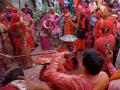 Women Playfully Clash with Men in Lathmar Holi Celebrations as Mathura Kicks Off Festivities - Hindi News | Women Playfully Clash with Men in Lathmar Holi Celebrations as Mathura Kicks Off Festivities | Latest national News at Lokmattimes.com