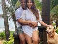 Leander Paes and Kim Sharma's cozy pictures spark dating rumours? - Hindi News | Leander Paes and Kim Sharma's cozy pictures spark dating rumours? | Latest entertainment News at Lokmattimes.com