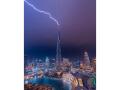 Amazing Video! See picture & video of lightning striking the Burj Khalifa - Hindi News | Amazing Video! See picture & video of lightning striking the Burj Khalifa | Latest international News at Lokmattimes.com